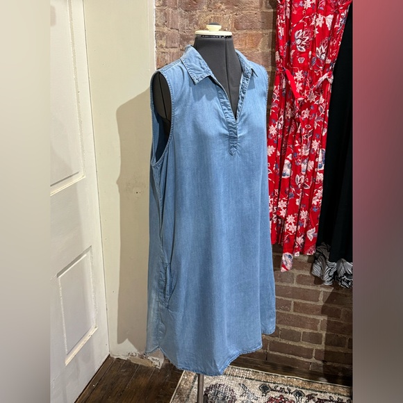 Collar, Sleeveless V-Neck ‘Denim-Look’ Dress with Pockets - Picture 2 of 9